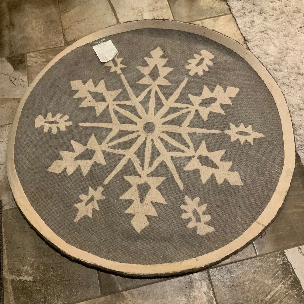 Garnet Hill Grey Ivory Wool Hooked Rug Snowflake Alpine Home Decor Perfect Cabin